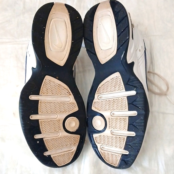 Nike Air Monarch IV, White/Metallic Silver, 9.5 - Picture 4 of 10